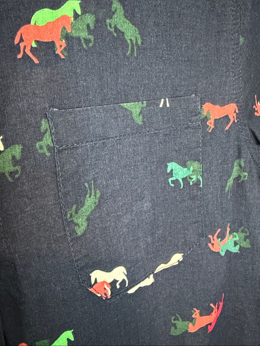 Women’s Farm Rio Navy Horse Print Button-Up Shirt size medium (bin13) - Picture 7 of 7